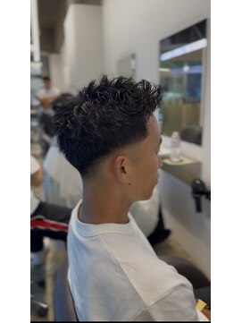 アンサー 千葉中央(UNSER prod by THE DAY) 【MEN’S HAIR/サーフカール/刈り上げセンターパート/千葉】