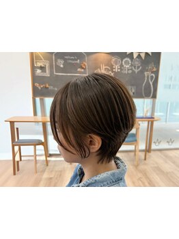 忙しい朝も乾かすだけでキマる◎パサつき知らずの「美フォルム×艶ショート」で大人可愛く*