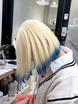 プネル(punel) ホワイトブロンド×ブルー　ケアブリーチ　原宿