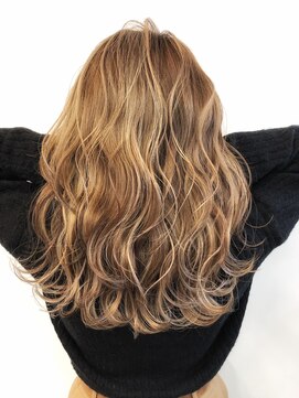 バズ ビー(BUZZ Bee) ミルクティーベージュ☆【梅田】