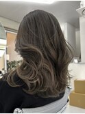 オリーブグレージュ