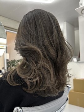 ヒン(HIN) オリーブグレージュ