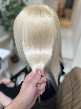 カリーナ(CARINA) ハイトーンカラー/ホワイトカラー/ブロンドカラー