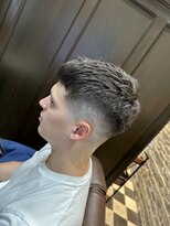 ミリオンバックス 御徒町店(Million Backs)&nbsp;クロップ/束感ショート/フェード<理容室>[メンズ/眉毛/バーバー]