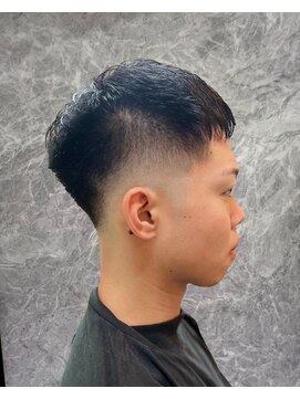 リバティシェアバーバー 銀座2nd(LIBERTY SHARE BARBER) ソフトモヒカン風スキンフェード