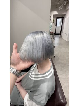 アレンヘアー 函館店(ALLEN hair) シルバーカラー、ブルーシルバー、白に落ちるカラー