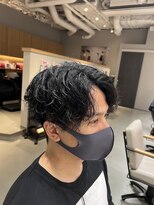 ウノプリールヴァモス(unopulir Vamos)&nbsp;センターパート前下がり黒髪パーマ