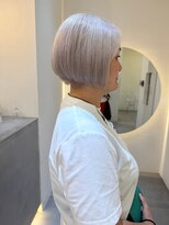 ノク(nok)&nbsp;ホワイトベージュ_オリーブベージュレイヤーカットウェットヘア