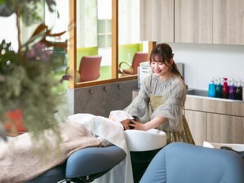 ダイマル 呉店(DAIMARU)の写真/＜至福のAujua＞頭皮の環境や悩みをしっかりカウンセリング◎ヘッドスパで疲れた頭皮と心を癒す贅沢時間を