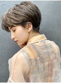 ハイライトカラーのハンサムショート