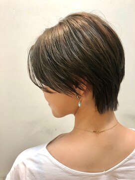 ペネロープ(Penelope) ［新宿］前髪長めショート/グレージュ　担当 夕島　［Penelope］