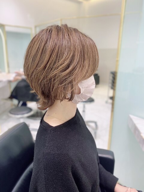 イメチェン大人女性クビレヘア外ハネショートボブ