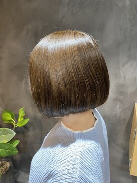 ヨシノ(YOSHINO) ツヤ感じるオリーブベージュボブスタイル