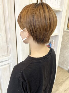 キャアリー(Caary) 福山市美容室Caary トレンド丸み艶ショート 引き締めシルエット
