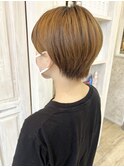 福山市美容室Caary トレンド丸み艶ショート 引き締めシルエット
