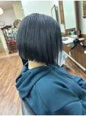 切りっぱなし外はねボブ