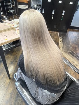 ガルボ ヘアー(garbo hair) ハイトーン 10代 20代 ホワイトブロンド ブリーチ 外国人風