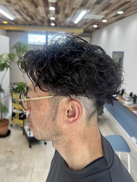 イロ 成田(iLo) メンズ強め毛流れパーマ