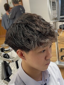 ザデイトウキョウ 表参道 青山(THE DAY TOKYO) MEN'S HAIR/テーパーフェード/ラフパーマ/刈り上げ/表参道駅