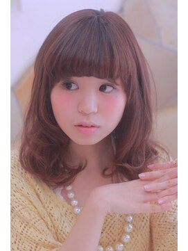 ミュゼドゥラペ(Musee de Lapaix) ひし形フォルムのふわミディスタイル