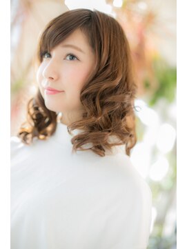 エヌアンドエーコンティ(N&A CONTi) ミディアムウェーブ×鎖骨ミディアム×大人ガーリー