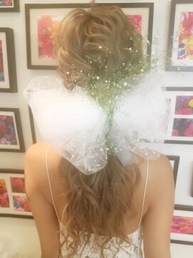 ヘアメイク エンカレッジ(HAIR MAKE encourage) ローポニー、チュールリボンアクセ