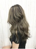 透明ハイライト&毛先の軽いロングレイヤー