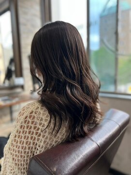 ハサミバイアトリエナガノ 千葉(8sami by atelier nagano) ショートボブ/センターパート/ツヤ髪/グラデーション/イヤリング