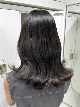 ユーフォリア 渋谷グランデ(Euphoria SHIBUYA GRANDE) 外ハネ　ツヤ髪　アッシュブラック