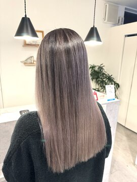 ベル(beLLe.) 20代　バレイヤージュ　グレージュ　シャドウルーツ