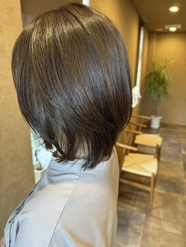 イロハ(iroh) レイヤーボブ/くびれヘア/イルミナカラー