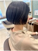 プチ刈り上げの前下がりショートボブ