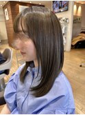 オリーブベージュ