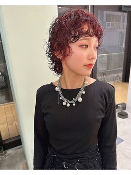 ホロ 渋谷(hollo) ブリーチパーマボルドーレッドウルフショートパーママッシュ