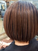 シャンプーボーイ 白髪ぼかしボブ