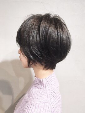 ララ(LALA) フェミニンショートボブで襟足すっきり×エッジショート