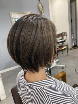 レイリー(LAiLy) 直毛でもコンパクトショート