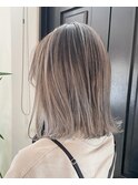 バレイヤージュカラー×外はねボブ