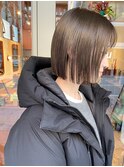 ぱつっとボブ＆くすみベージュ