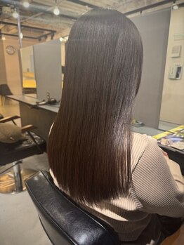 アレッタ 横浜元町(ALETTA)の写真/大人女性に人気の縮毛矯正♪つや髪トリートメントで叶う・梅雨の湿気にも負けないサラサラの髪の毛に・・