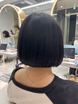 ロンドルピナス 小倉(Lond Lupinus) ブルーブラック/ワイドバング/美髪のススメ/外ハネボブ/北九州