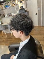 トニコ(toniko)&nbsp;ゆるめシャドウパーマ×マッシュ×刈り上げ×ビジネスヘア