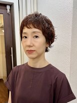 クオート(quoit)&nbsp;小顔効果も！秋色ピンク×ピンパーマのマッシュショート