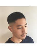スキンフェードカットクロップ刈り上げメンズ短髪