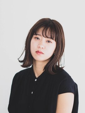 ニーイチイチ(211) 似合わせカットイメチェン/外ハネ/ネビージュ