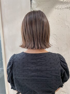 アリー 原宿 表参道(ALLY) 【ALLY 濱田】ブリーチ無しミルクティー × 外はねボブ