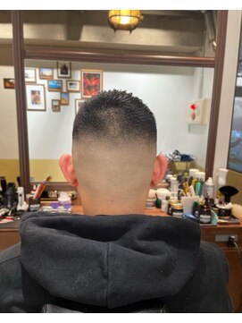 カムレイドフォーライフ(COMRADE 4 LIFE) クロップ　　担当西村