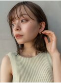 ミディアムレイヤーボブシースルーバングベージュカラー小顔