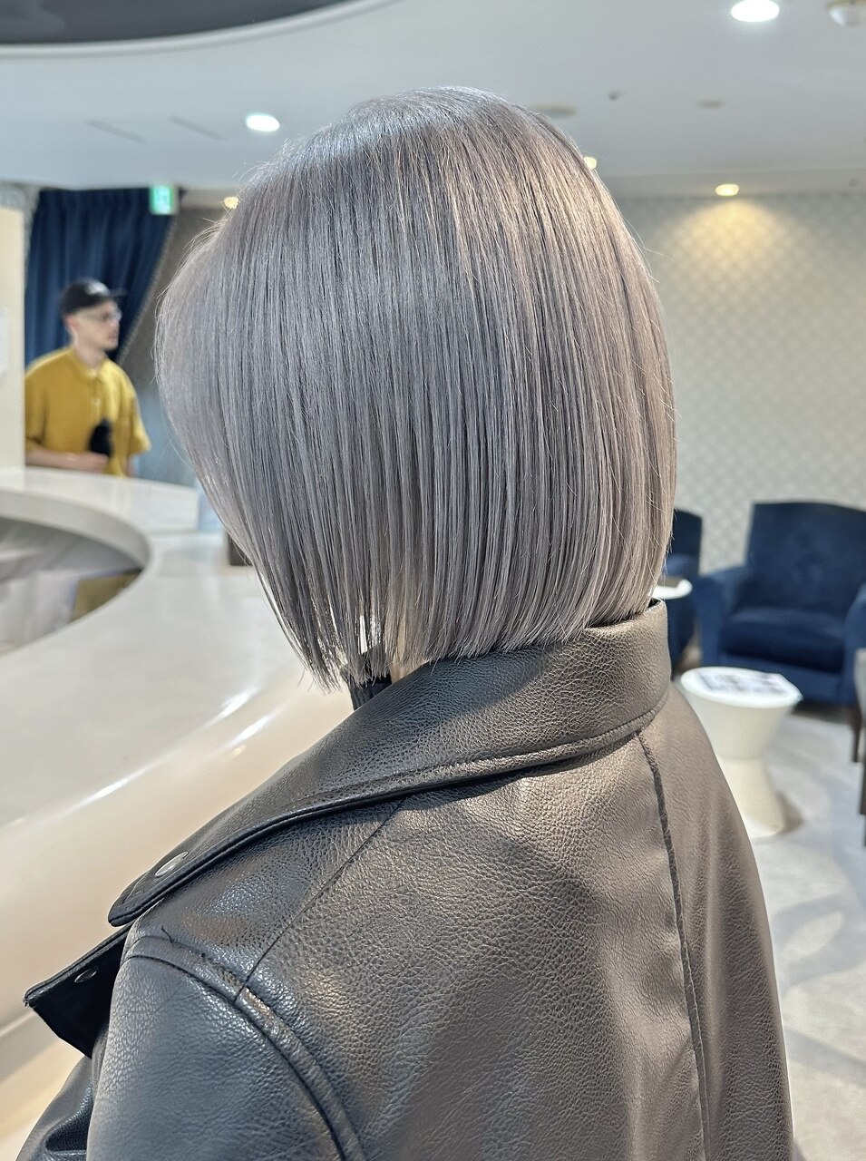 切りっぱなしボブミニボブハイトーンボブシルバーカラー