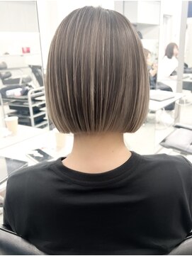 ジルブラン 大阪(JIL BLAN) 大人ショートヘア/ハイライトカラー/イルミナカラー[堺]